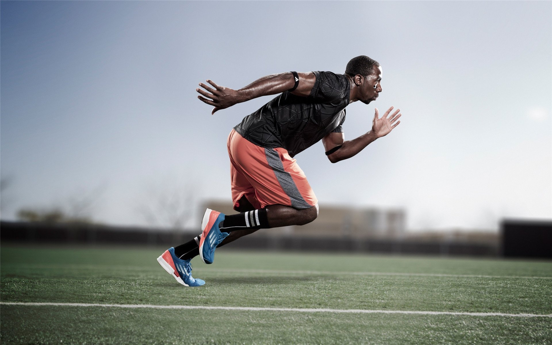 掘金教练组分析中国高中篮球录像，推动国际交流，篮球掘金队